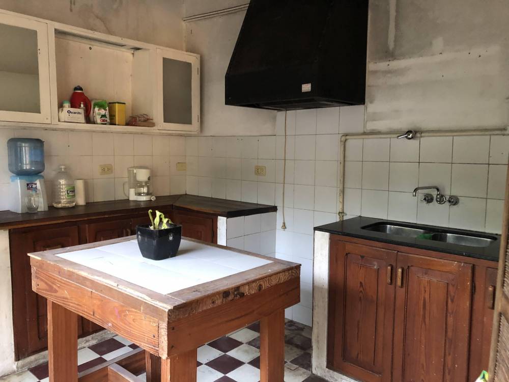 Casa Centro con Departamento y 2 locales - Mitre 228