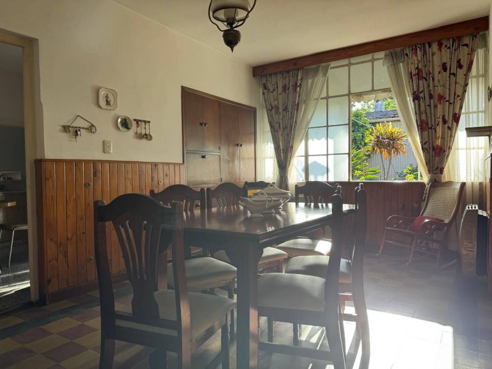 Amplia casa con dos departamentos – Zona céntrica de Gualeguaychú
