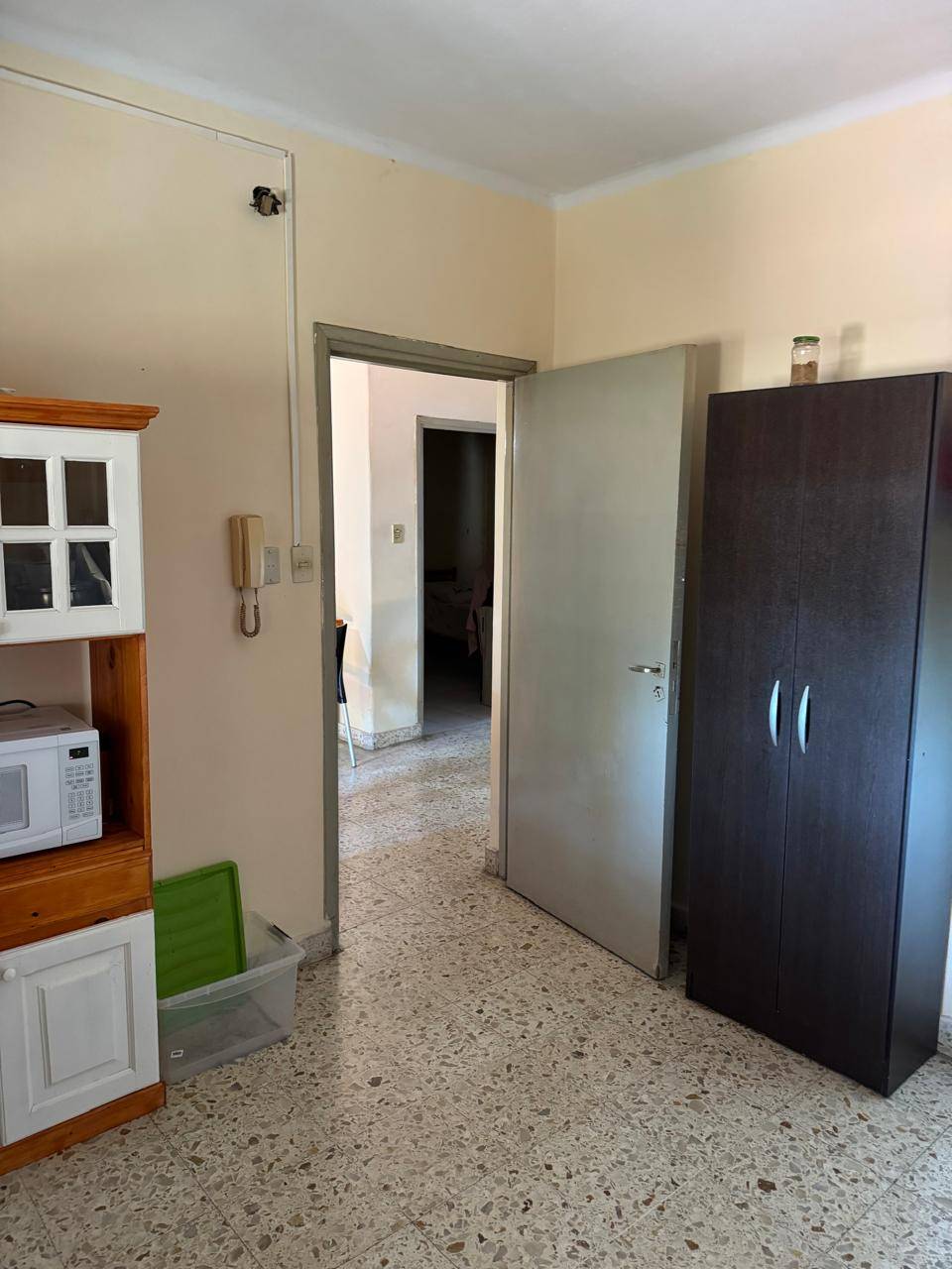 Amplia casa con parque + departamento en planta alta