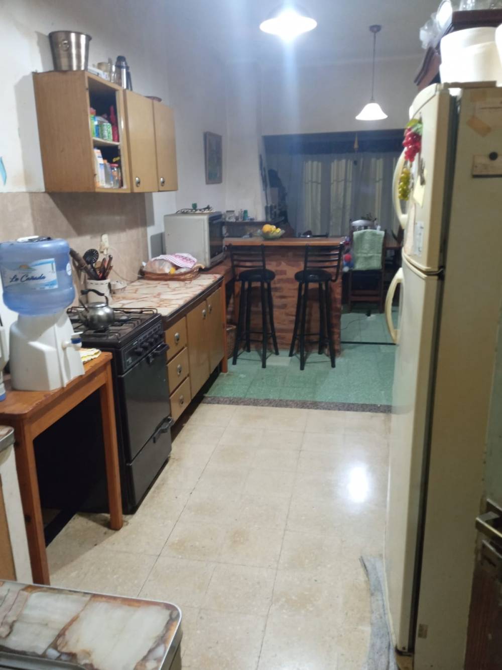 Amplia casa con parque + departamento en planta alta