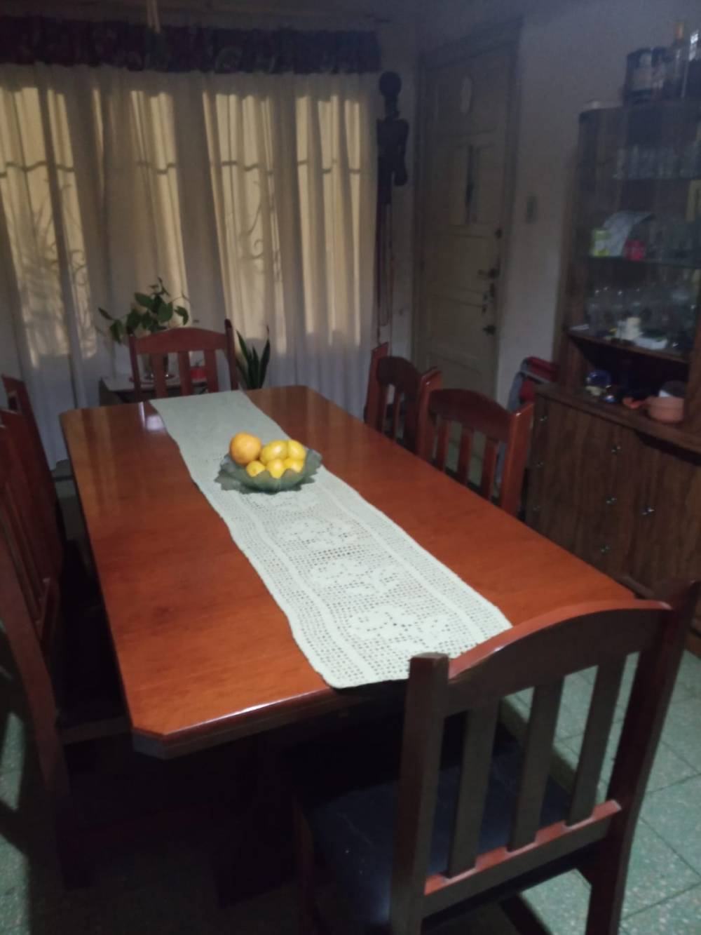 Amplia casa con parque + departamento en planta alta