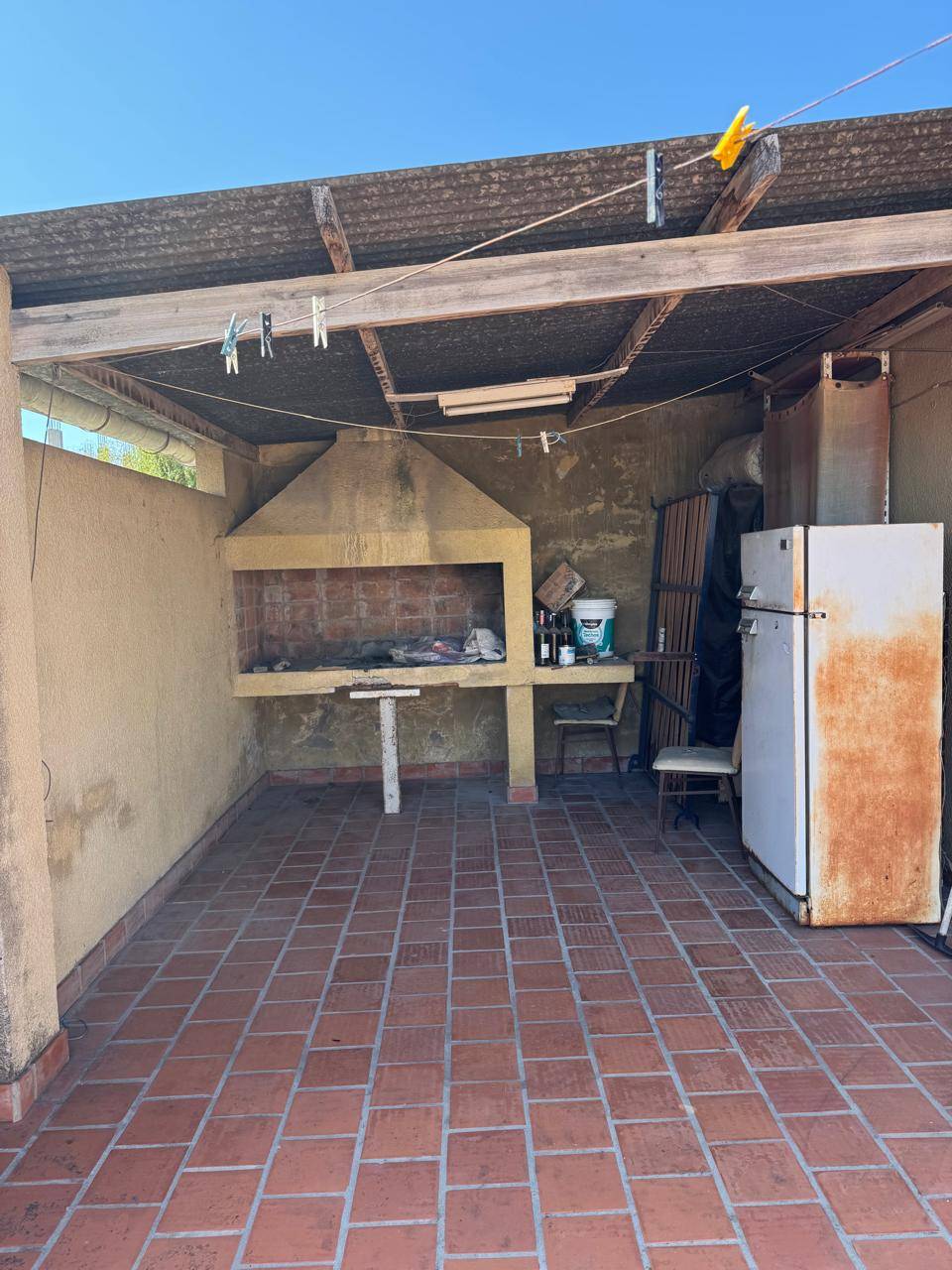 Amplia casa con parque + departamento en planta alta