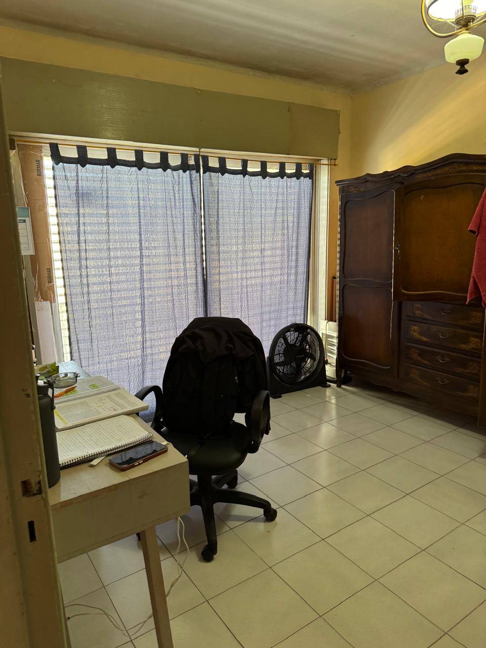 Amplia casa con parque + departamento en planta alta