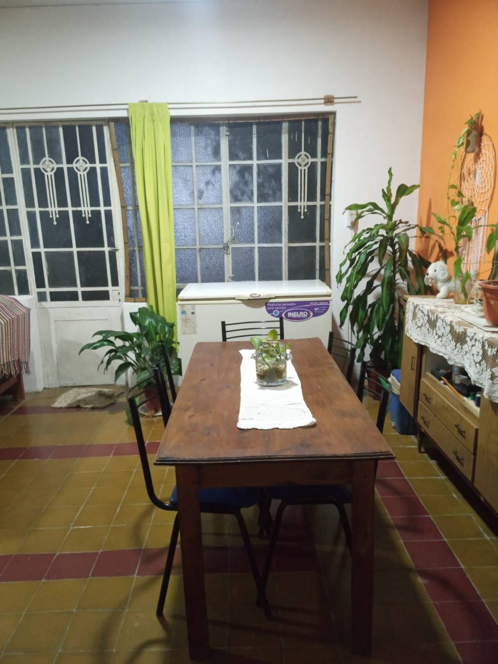 Amplia casa con parque + departamento en planta alta