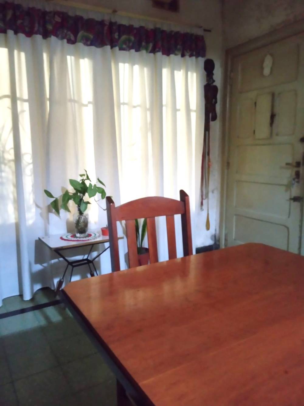 Amplia casa con parque + departamento en planta alta