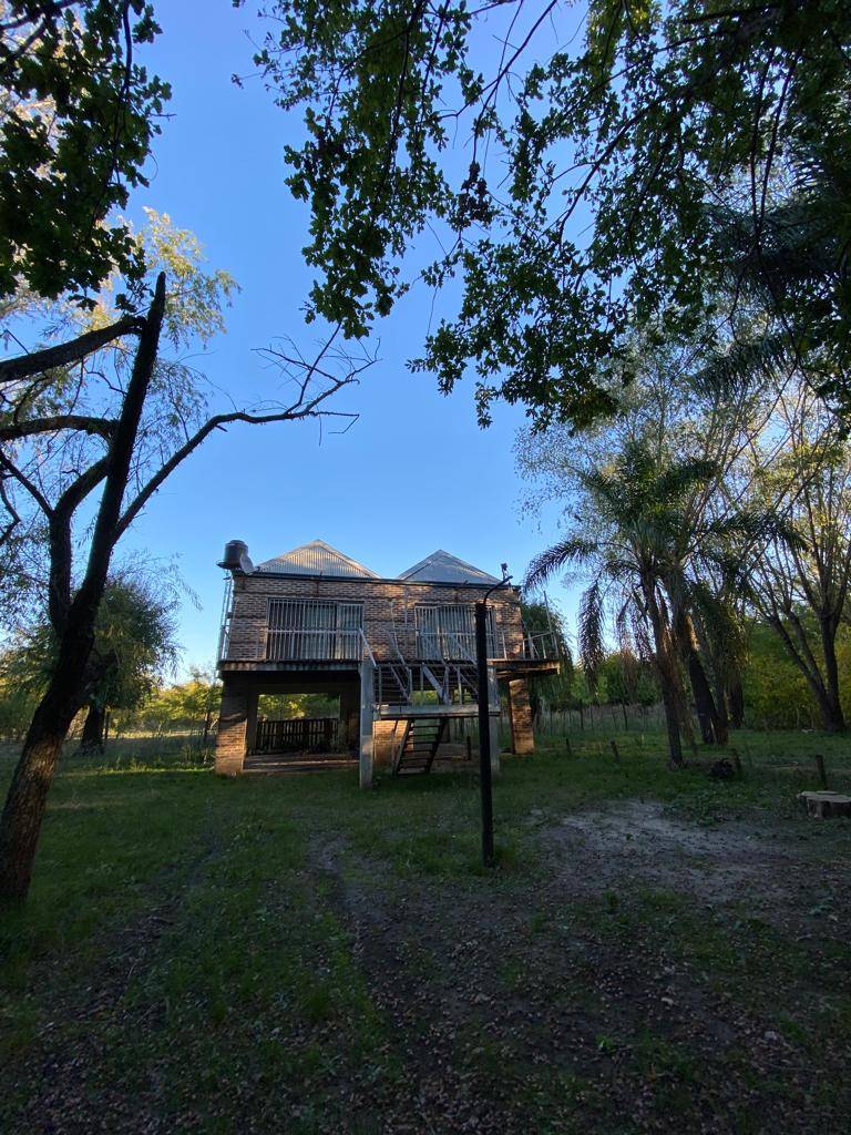 Lote de 2.138 m² con dos departamentos y casa a refaccionar, Gualeguaychu