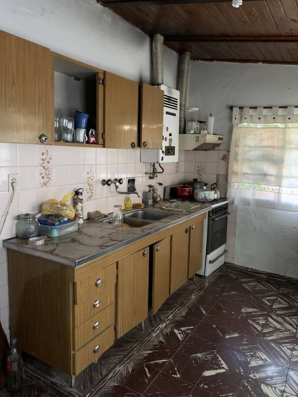 Casa a terminar con gran potencial y amplio patio en excelente ubicación