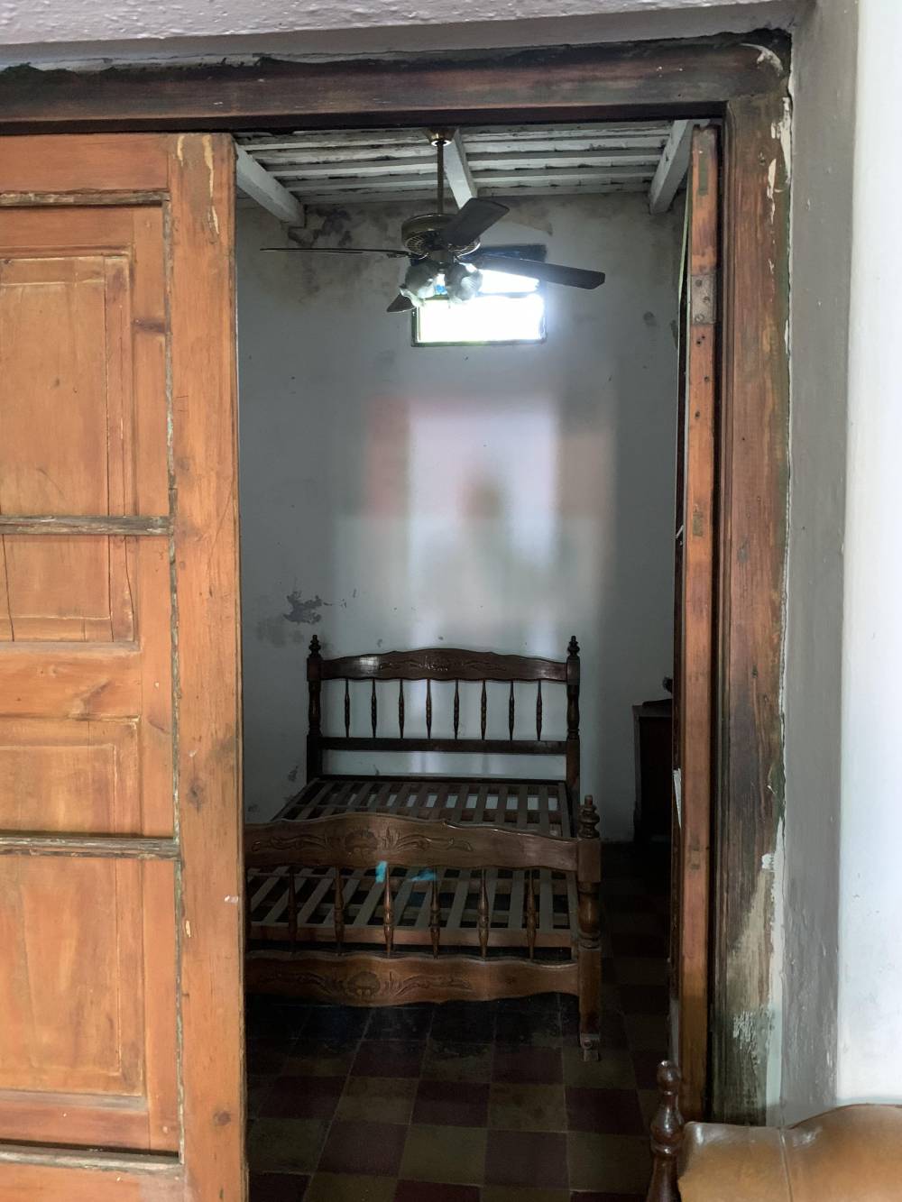 Casa a terminar con gran potencial y amplio patio en excelente ubicación