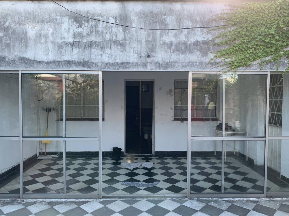 Casa a terminar con gran potencial y amplio patio en excelente ubicación