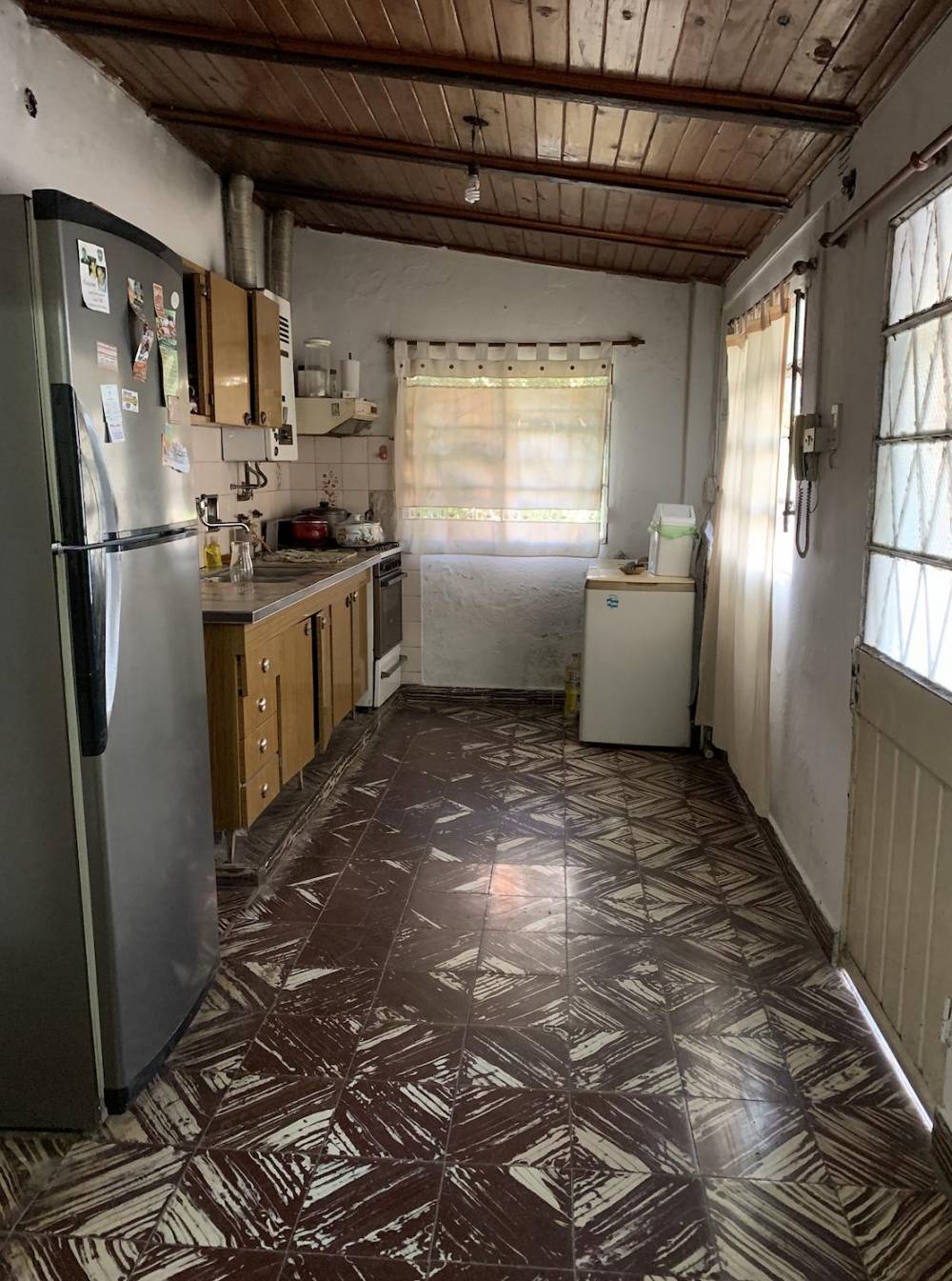 Casa a terminar con gran potencial y amplio patio en excelente ubicación