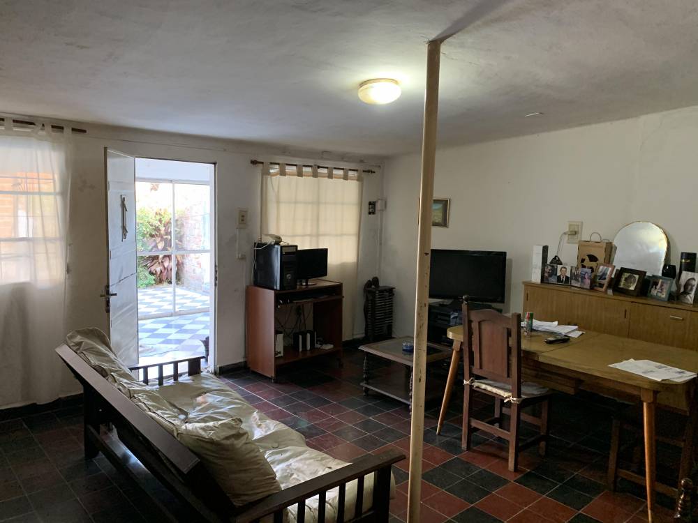 Casa a terminar con gran potencial y amplio patio en excelente ubicación