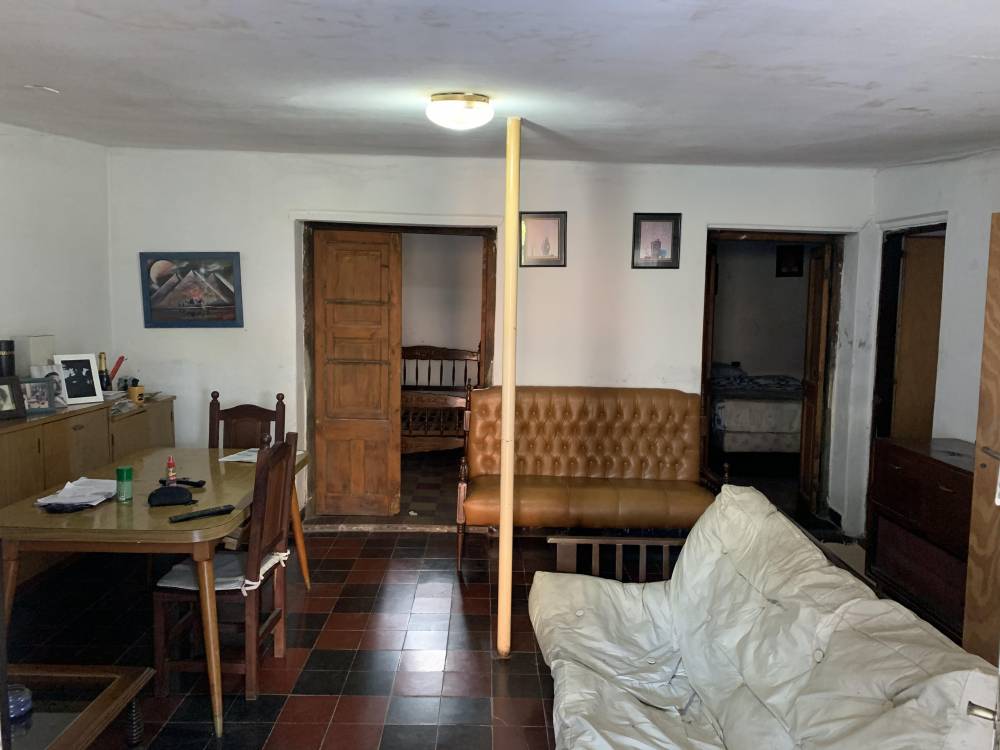 Casa a terminar con gran potencial y amplio patio en excelente ubicación