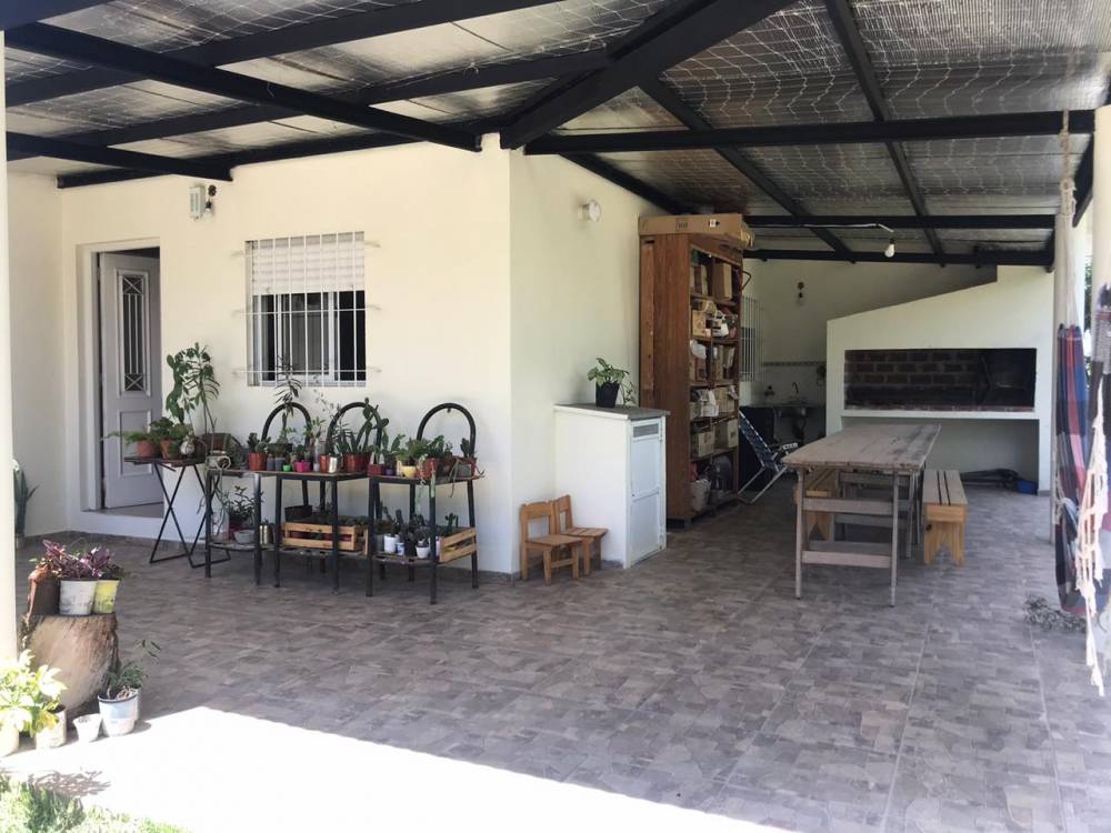 Casa 3 Dormitorios, amplio terreno - Oportunidad de ampliación