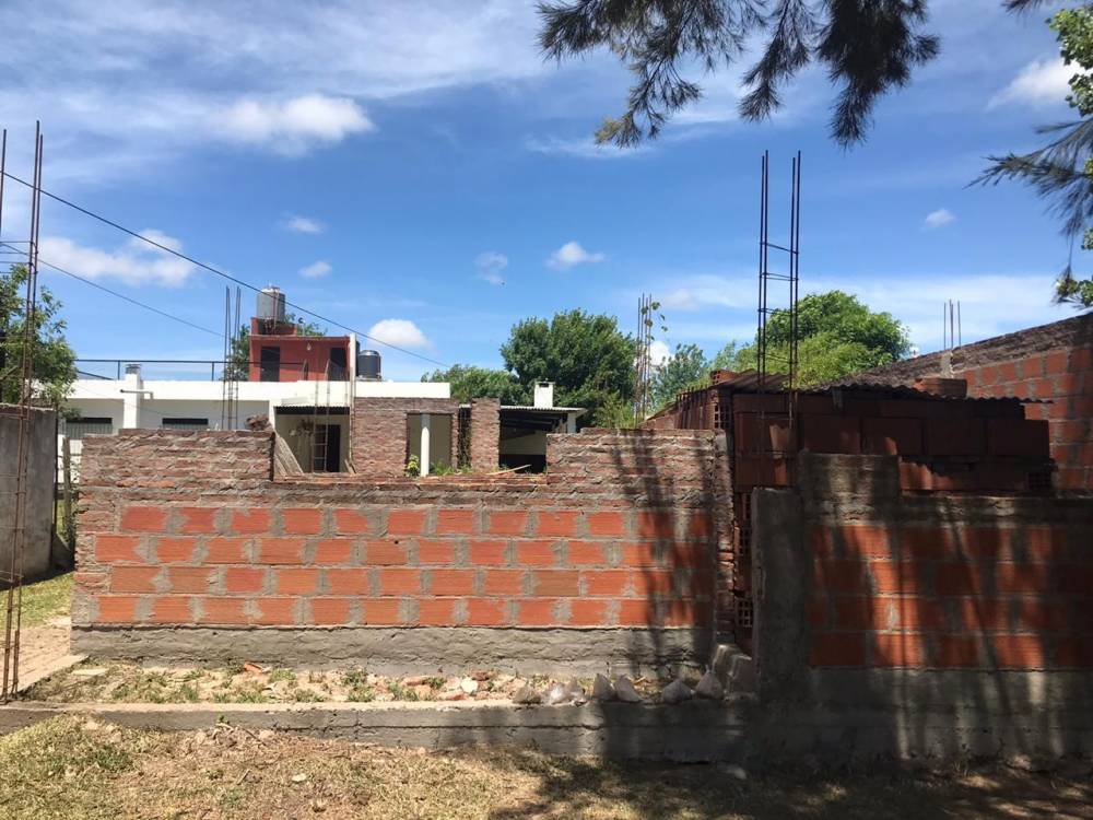 Casa 3 Dormitorios, amplio terreno - Oportunidad de ampliación