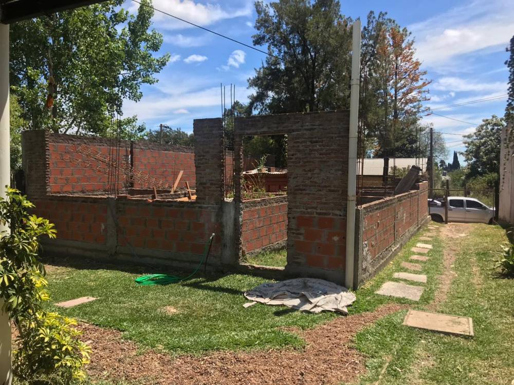 Casa 3 Dormitorios, amplio terreno - Oportunidad de ampliación