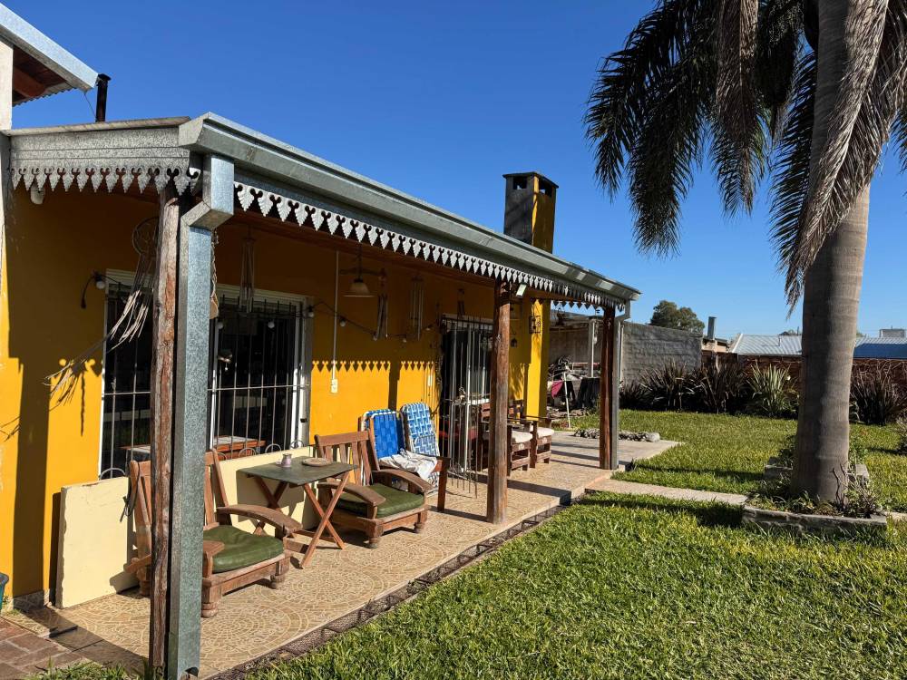 Casa 3 dormitorios con parque y pileta en Pueblo Belgrano | Se evalúa permuta