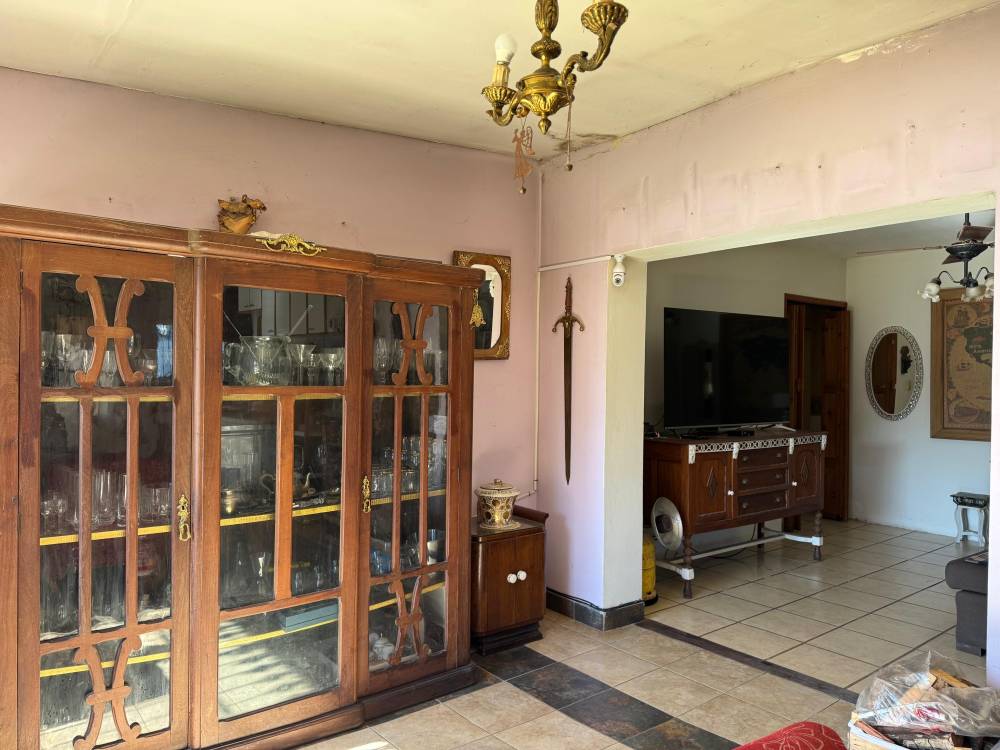 Casa 3 dormitorios con parque y pileta en Pueblo Belgrano | Se evalúa permuta