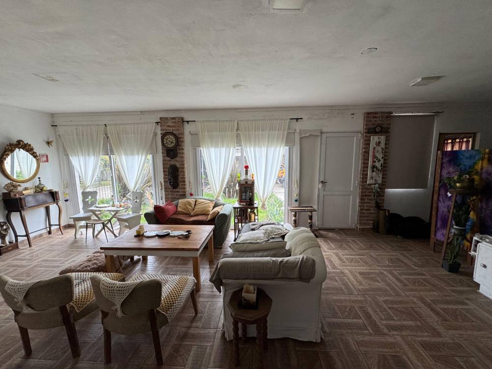 Casa 3 dormitorios con parque y pileta en Pueblo Belgrano | Se evalúa permuta