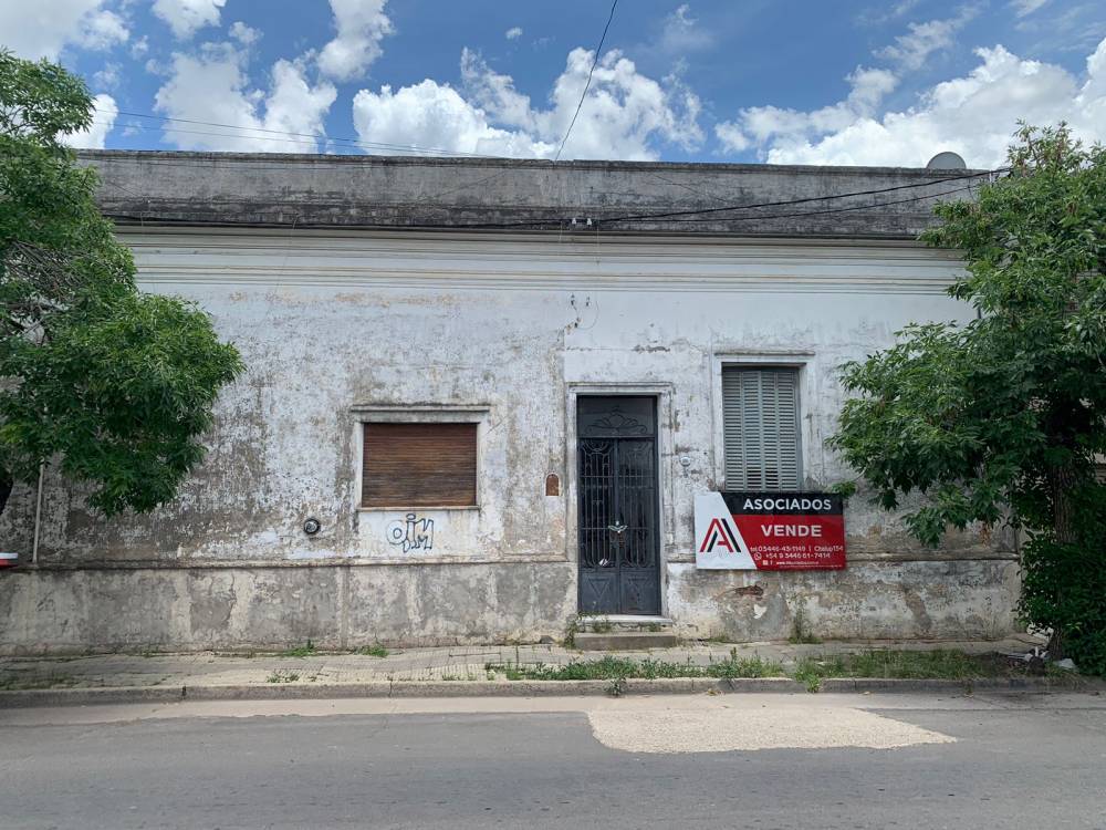 CASA A REFACCIONAR SOBRE CALLE CAMILA NIEVAS 186