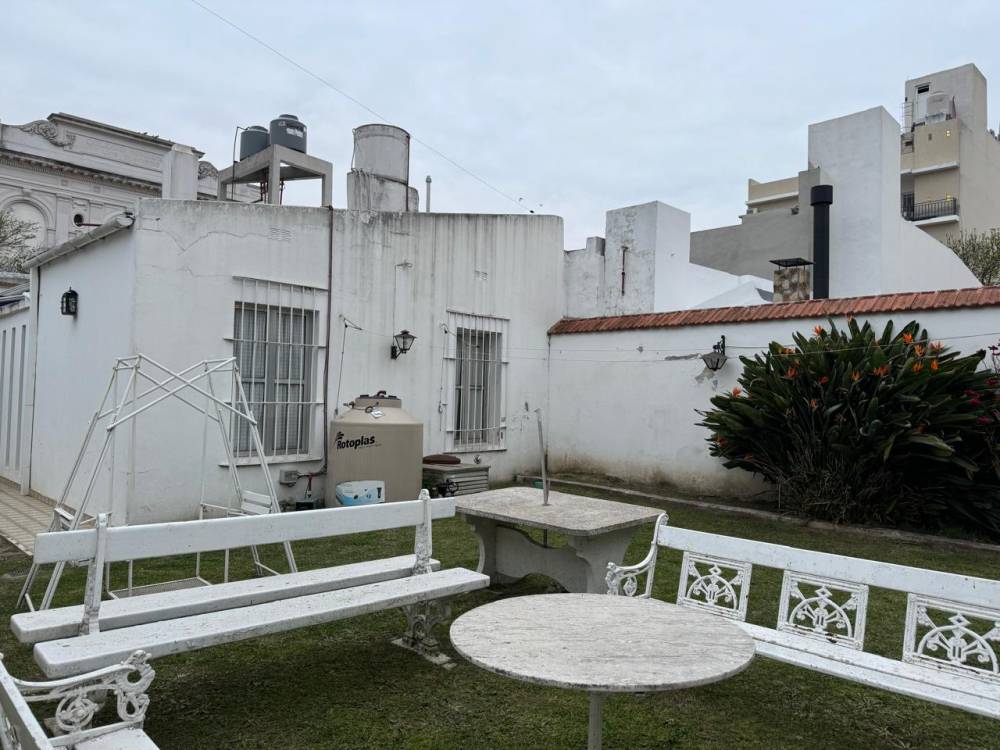 CASA EN TERRENO DE 500 M2 - CENTRO DE LA CIUDAD