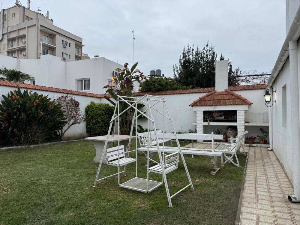 CASA EN TERRENO DE 500 M2 - CENTRO DE LA CIUDAD