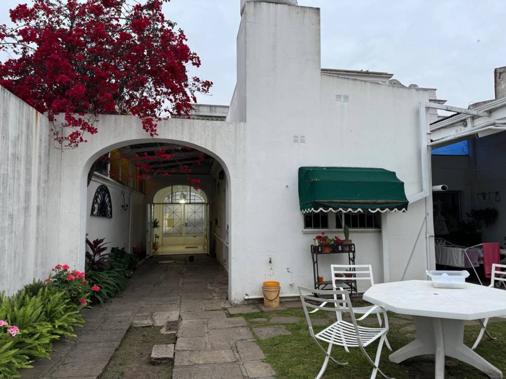 CASA EN TERRENO DE 500 M2 - CENTRO DE LA CIUDAD