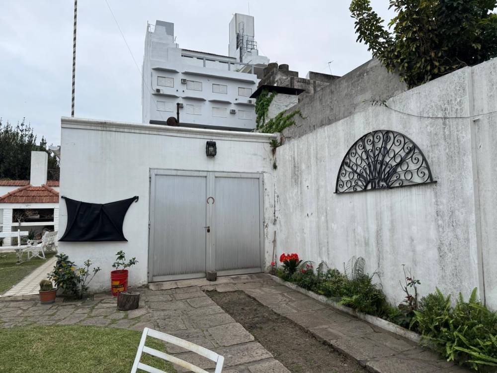 CASA EN TERRENO DE 500 M2 - CENTRO DE LA CIUDAD