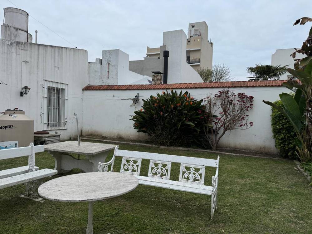 CASA EN TERRENO DE 500 M2 - CENTRO DE LA CIUDAD