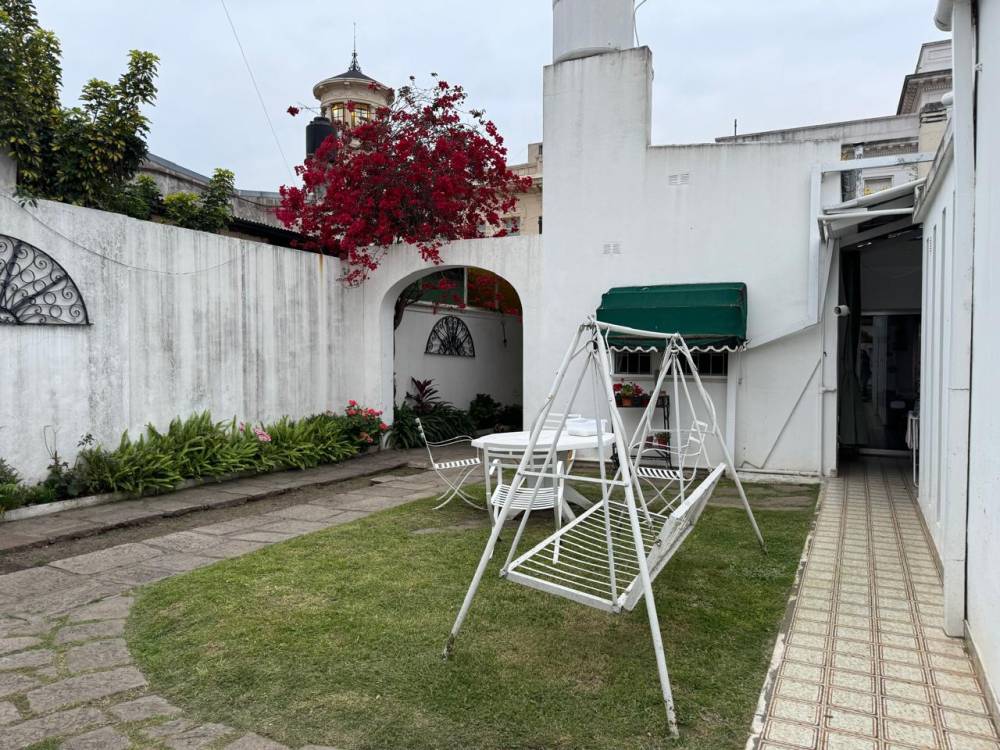 CASA EN TERRENO DE 500 M2 - CENTRO DE LA CIUDAD