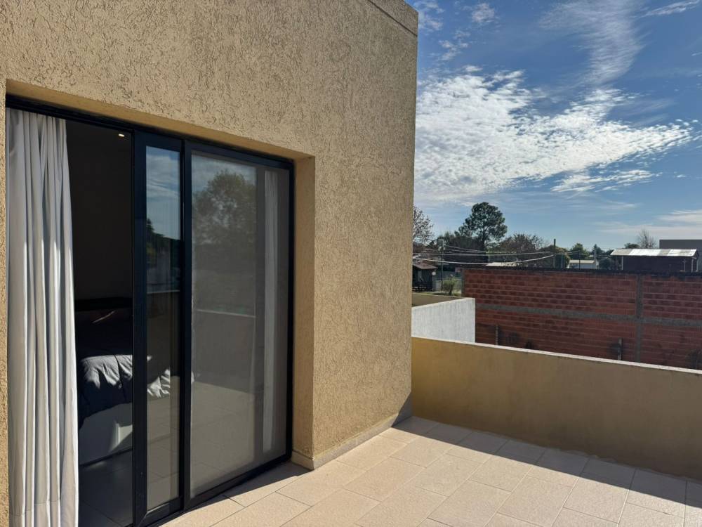 Casa con pileta y jardín en Pueblo Belgrano – ¡Lista para mudarte!