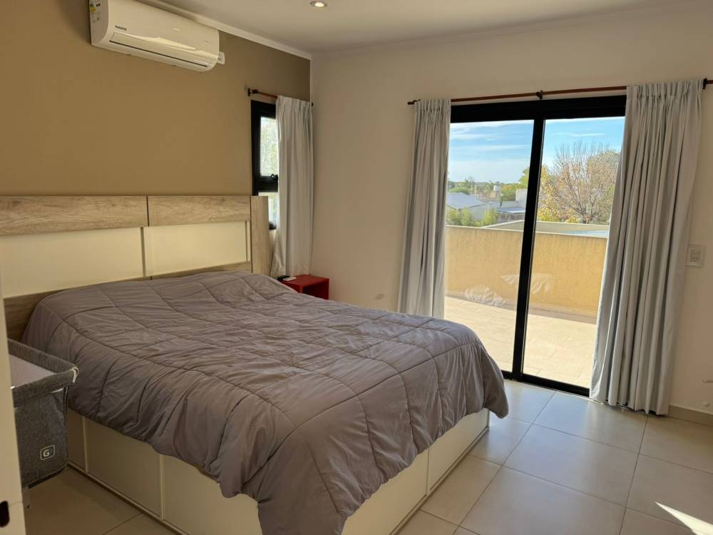 Casa con pileta y jardín en Pueblo Belgrano – ¡Lista para mudarte!