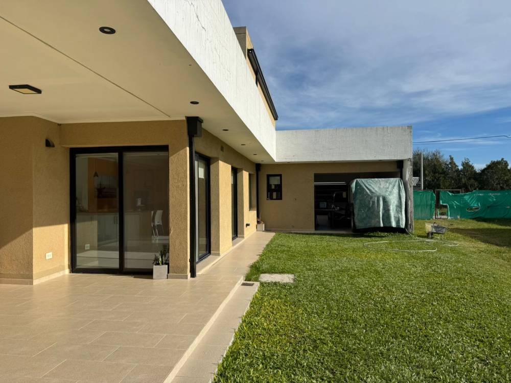 Casa con pileta y jardín en Pueblo Belgrano – ¡Lista para mudarte!