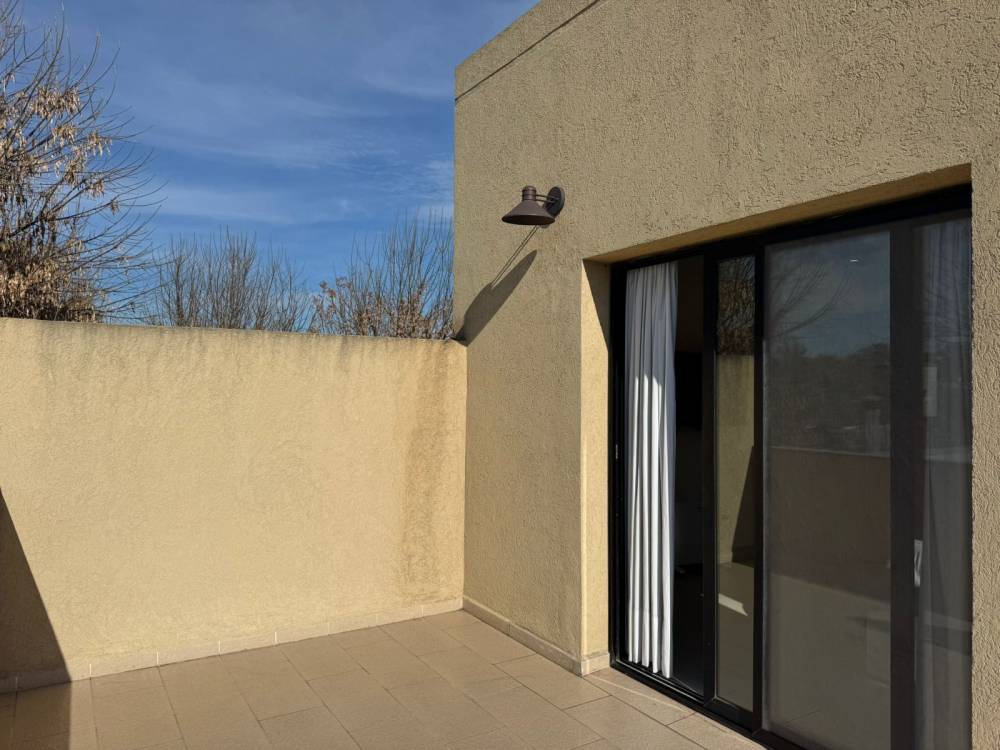 Casa con pileta y jardín en Pueblo Belgrano – ¡Lista para mudarte!