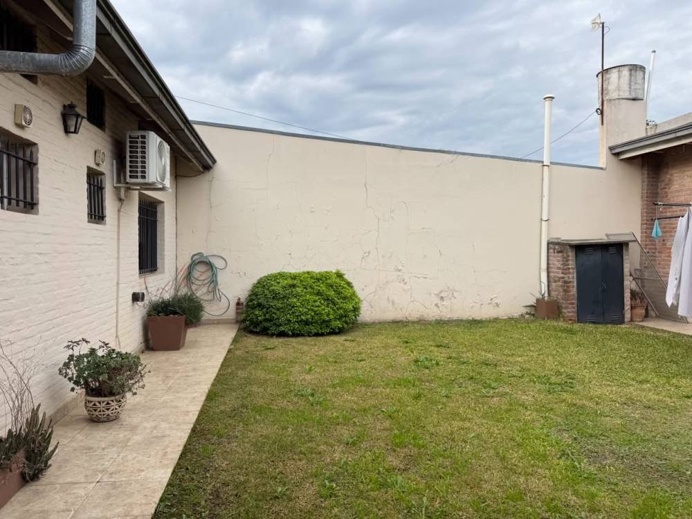 Casa de 3 dormitorios, quincho y parque - Zona La Salle (ex Villa Malvina)