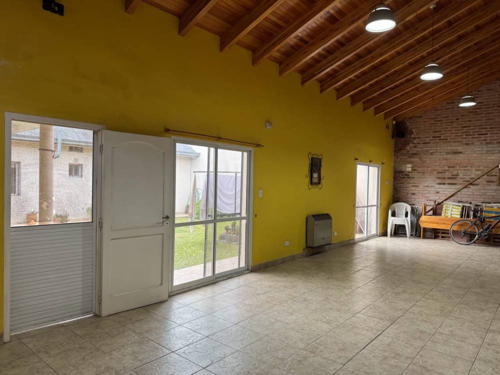 Casa de 3 dormitorios, quincho y parque - Zona La Salle (ex Villa Malvina)