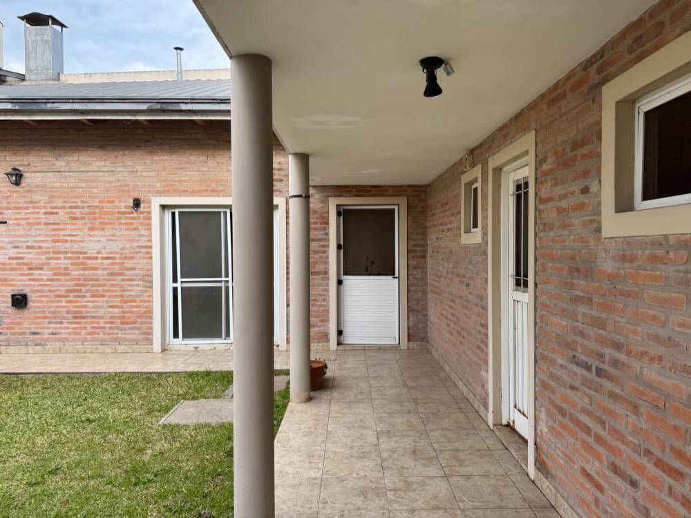 Casa de 3 dormitorios, quincho y parque - Zona La Salle (ex Villa Malvina)