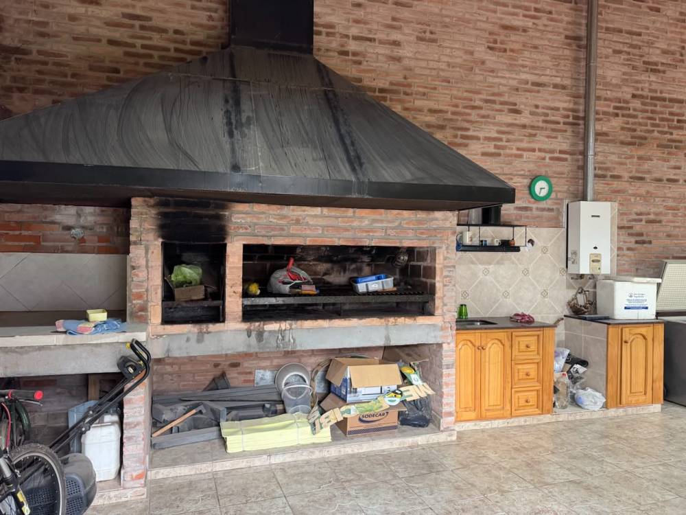 Casa de 3 dormitorios, quincho y parque - Zona La Salle (ex Villa Malvina)