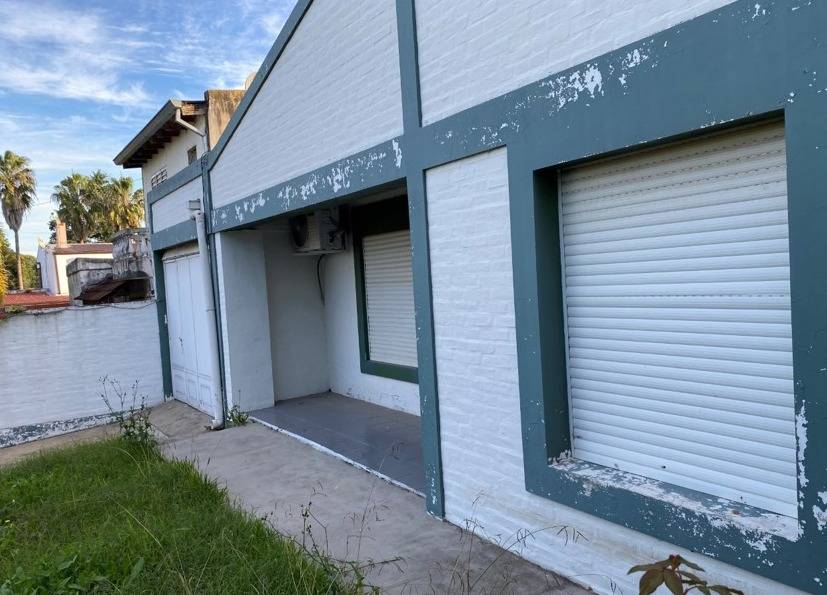 Casa en venta en Urquiza al Oeste (Vinelli): Rodeada de verde y tranquilidad