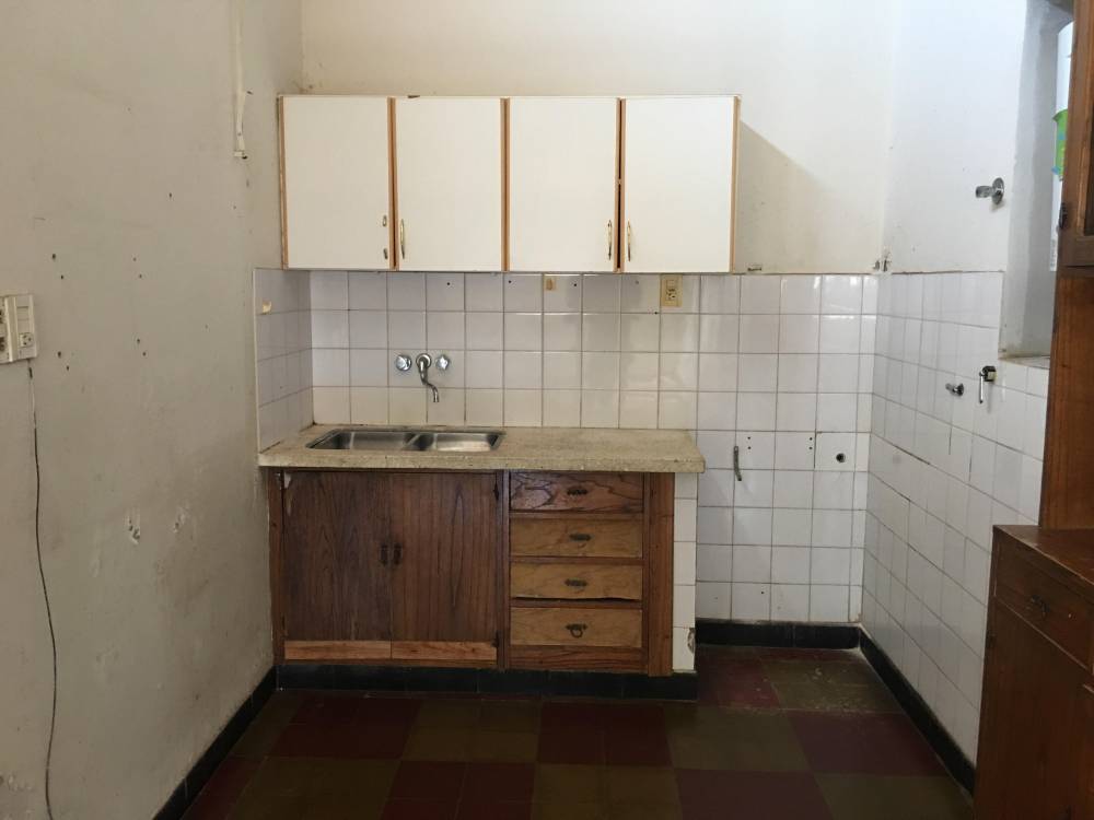 Casa en esquina de 2 plantas con jardín y parrilla - Jujuy y 9 de Julio
