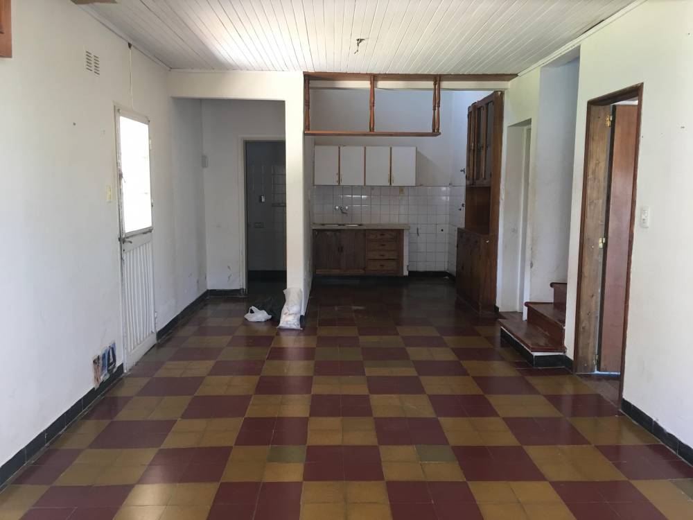 Casa en esquina de 2 plantas con jardín y parrilla - Jujuy y 9 de Julio