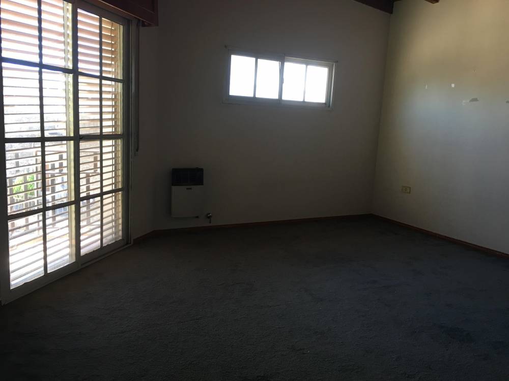 Casa en esquina de 2 plantas con jardín y parrilla - Jujuy y 9 de Julio
