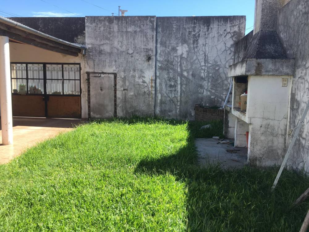 Casa en esquina de 2 plantas con jardín y parrilla - Jujuy y 9 de Julio