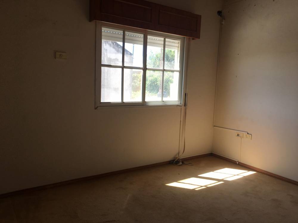 Casa en esquina de 2 plantas con jardín y parrilla - Jujuy y 9 de Julio