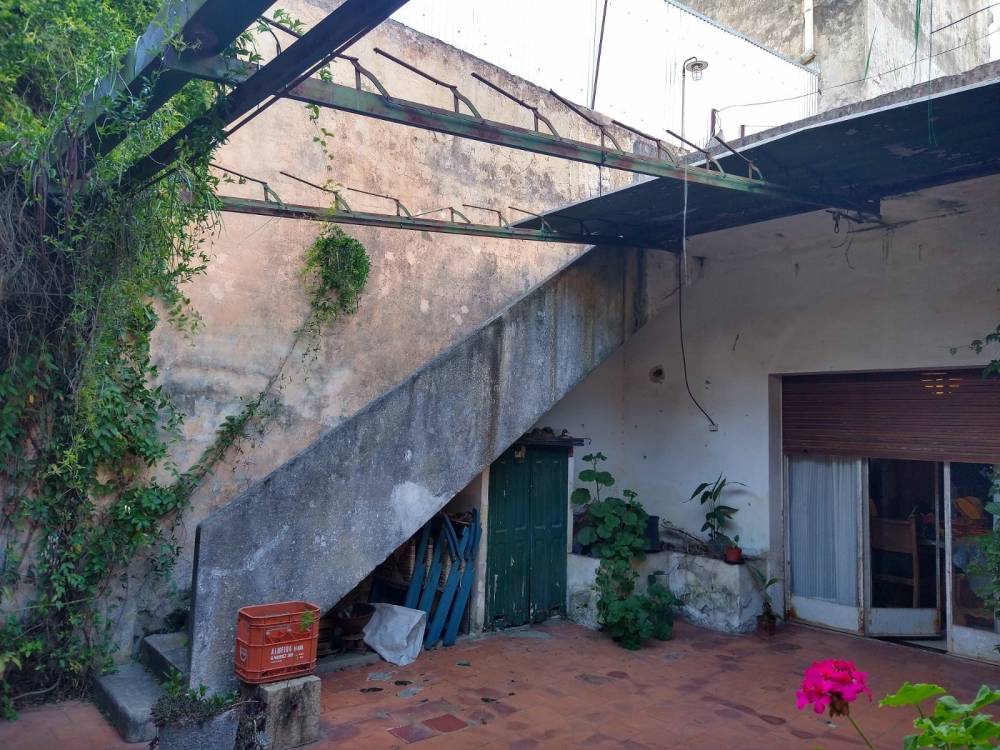 Casa en esquina a solo 3 cuadras del centro, Colombo y 9 de Julio 