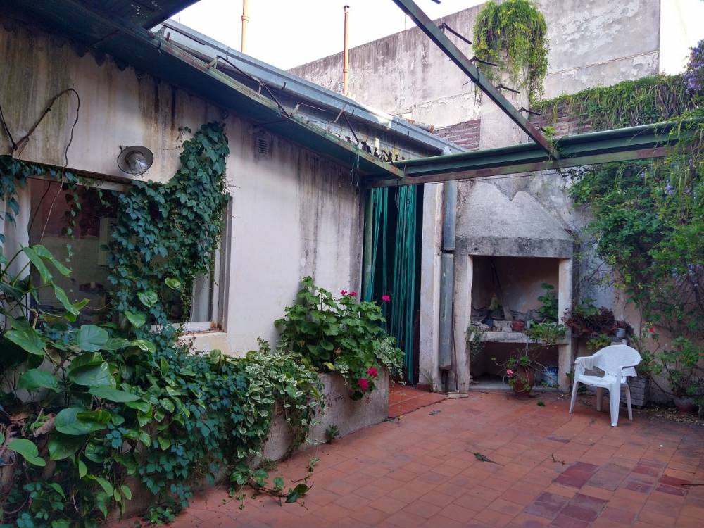 Casa en esquina a solo 3 cuadras del centro, Colombo y 9 de Julio 