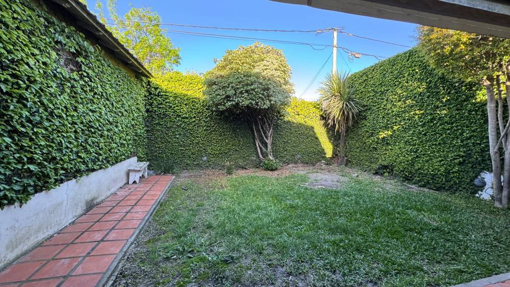 Casa en esquina de Ituzaingó y Neyra - con quincho
