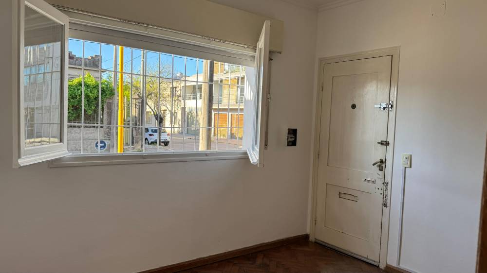 Casa en esquina de Ituzaingó y Neyra - con quincho