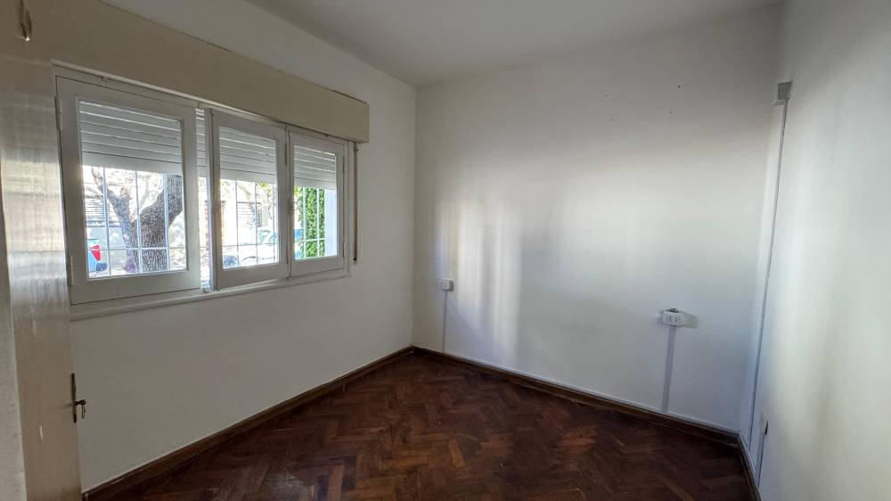 Casa en esquina de Ituzaingó y Neyra - con quincho