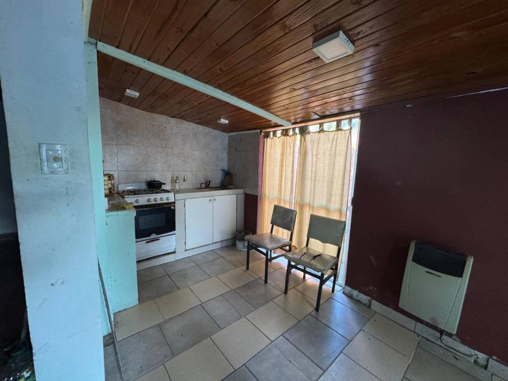 Casa en venta a refaccionar. Sobre calle Cervantes