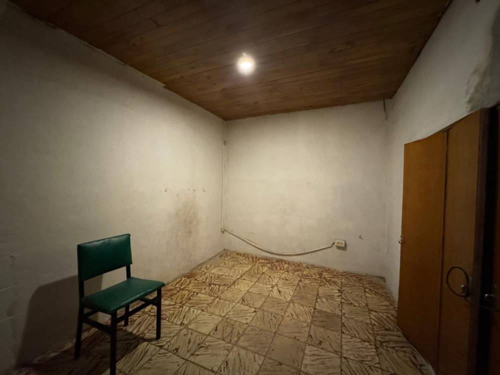 Casa en venta a refaccionar. Sobre calle Cervantes
